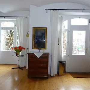 https://studio-wahring.vienna-besthotels.com